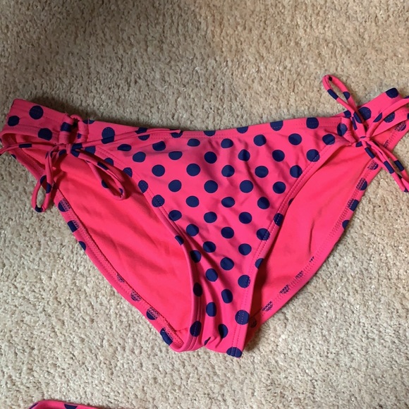 Triangle swim top with two bottoms - Picture 4 of 6